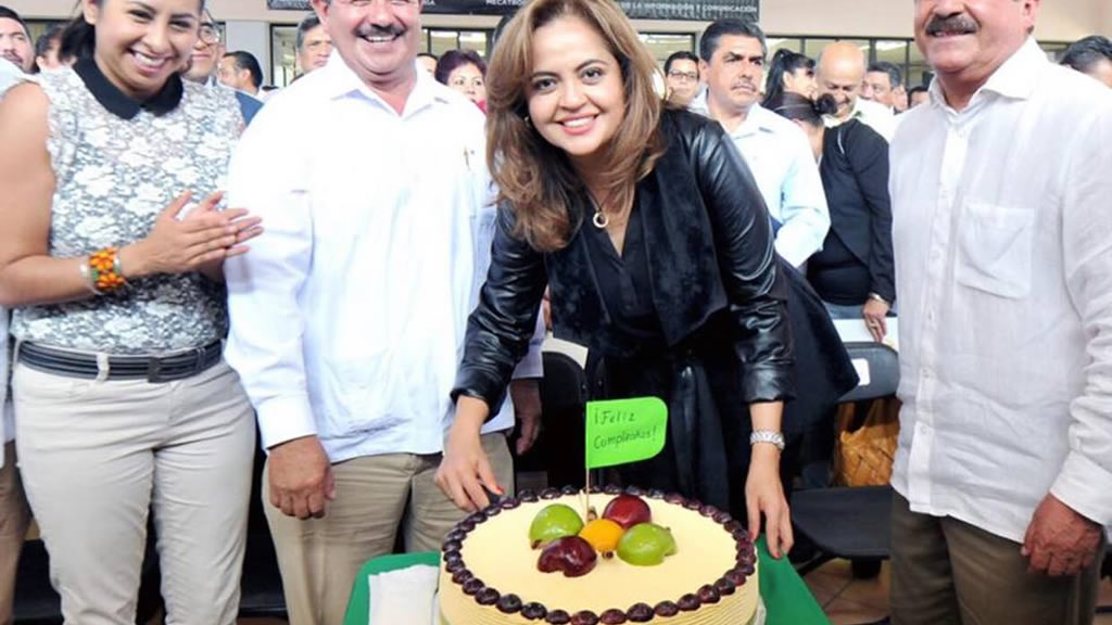 Así festejó Ana Lilia Herrera sus 45 años de edad