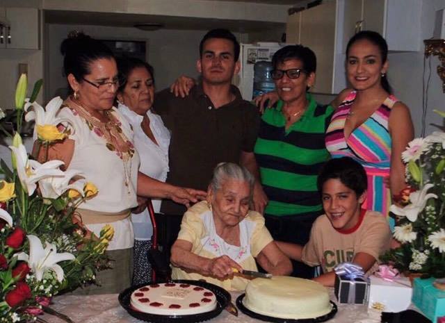 politicos a sus mamas 20