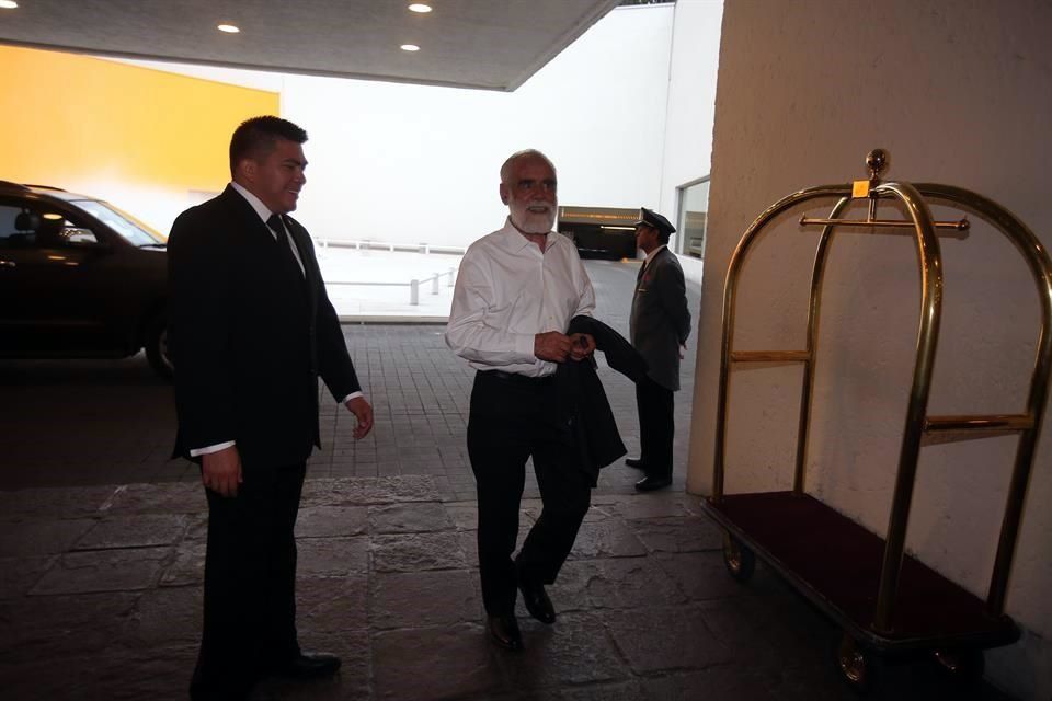 Carlos Romero Deschamps 14