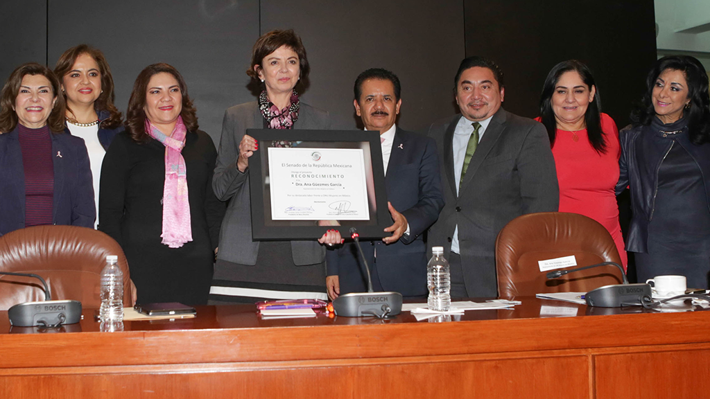 Ana Güezmes recibe reconocimiento del Senado de la República