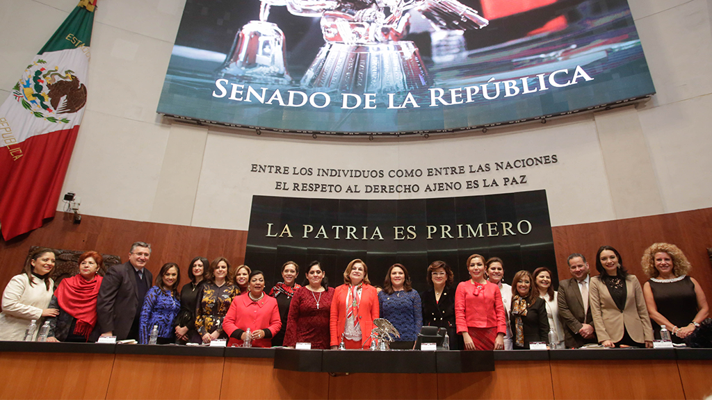 El Senado celebra 64 años del derecho al voto de la mujer