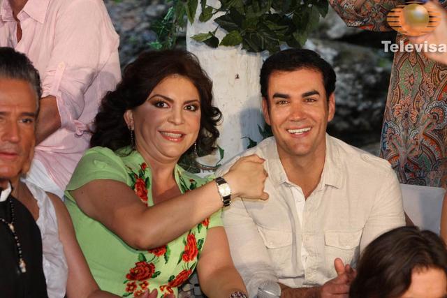 Ortega con los famosos 9