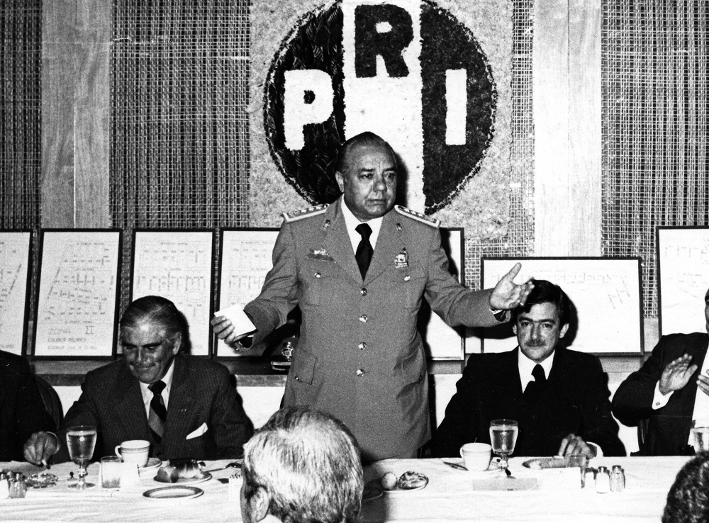 Luis Miguel y Arturo El Negro Durazo 3