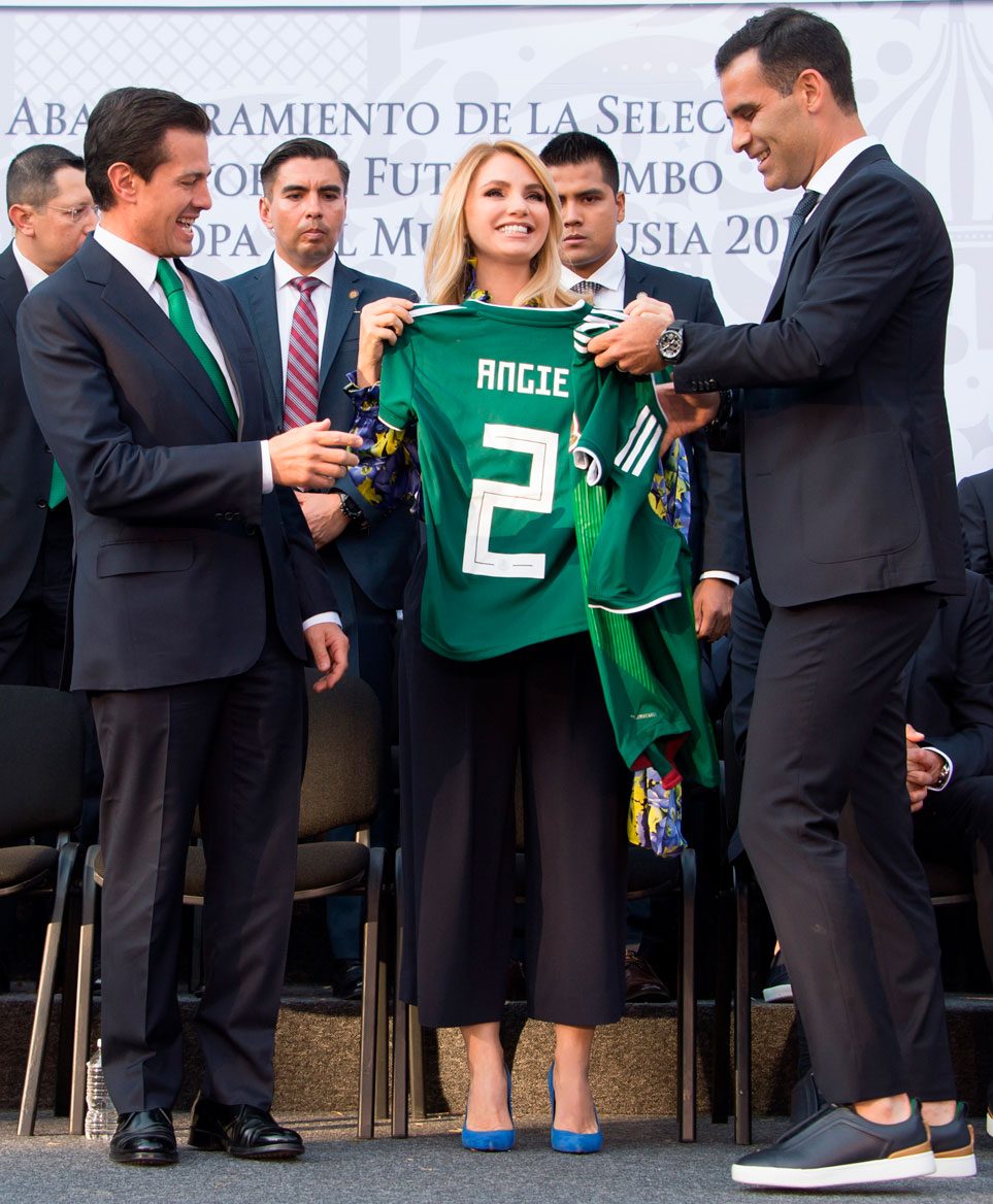 Angelica Rivera enlista a sus jugadores 3