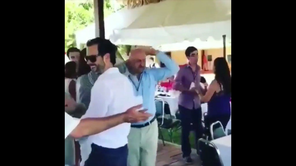 Carlos Salinas de Gortari reaparece bailando Tiburón, tiburón