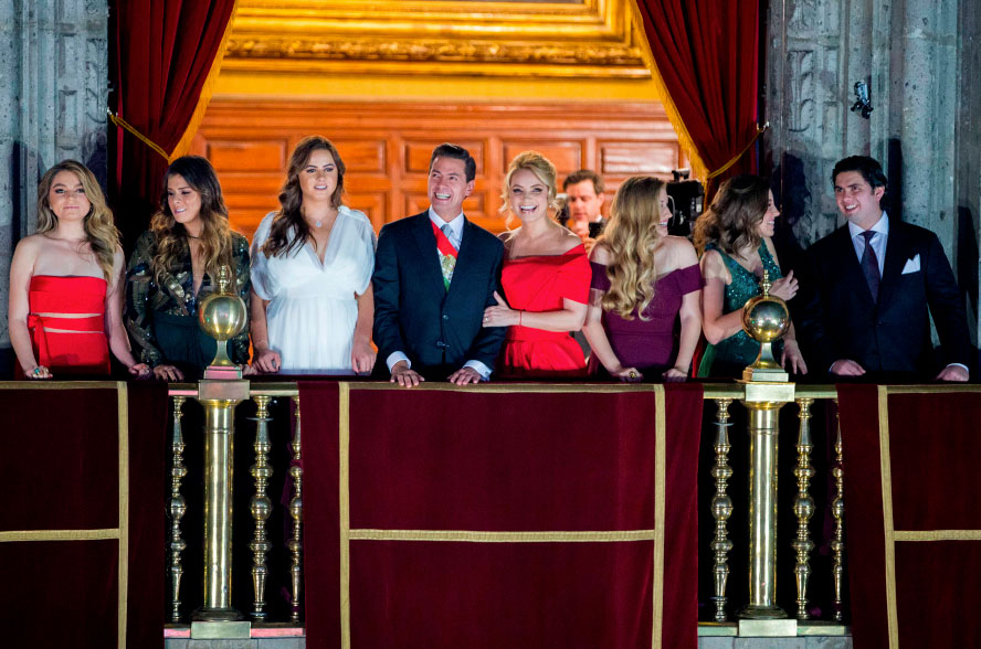 Los Pinos Teens en los Gritos de Independencia 9