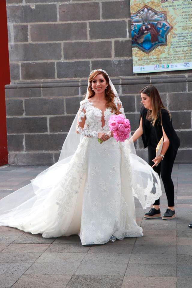 vestido de novia de Dulce Maria 4