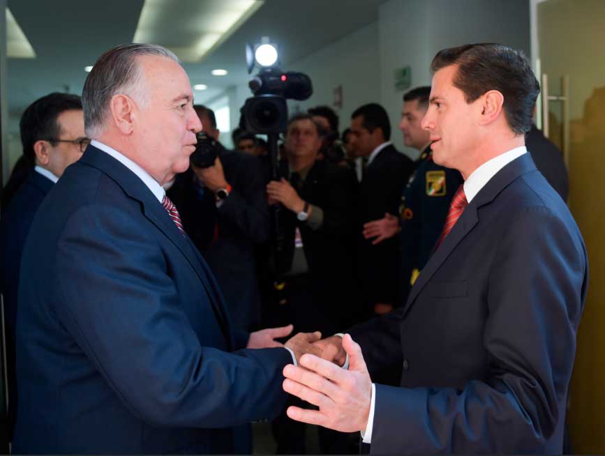 Pena Nieto sin el anillo 8