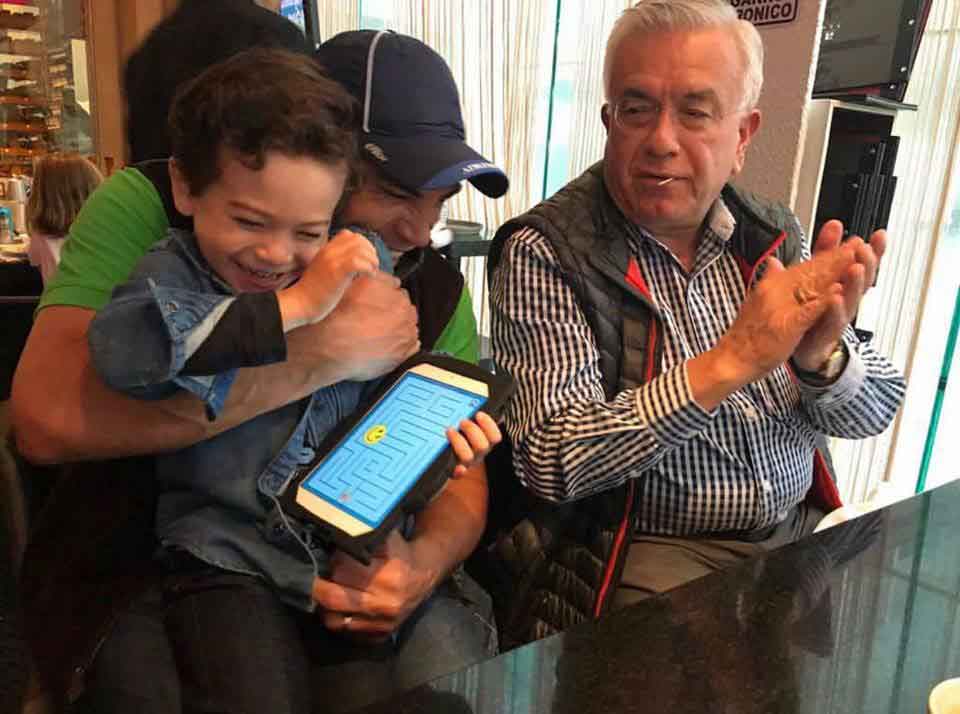 familiares de Alejandro Moreno 6