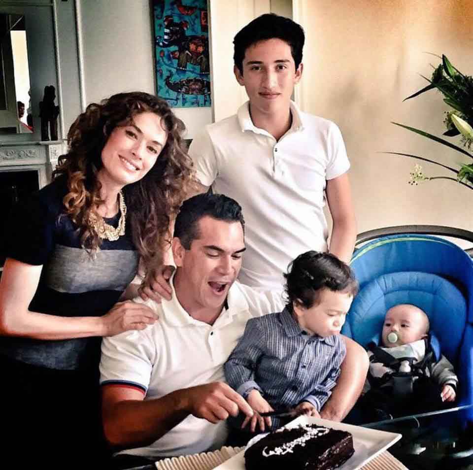 familiares de Alejandro Moreno 9