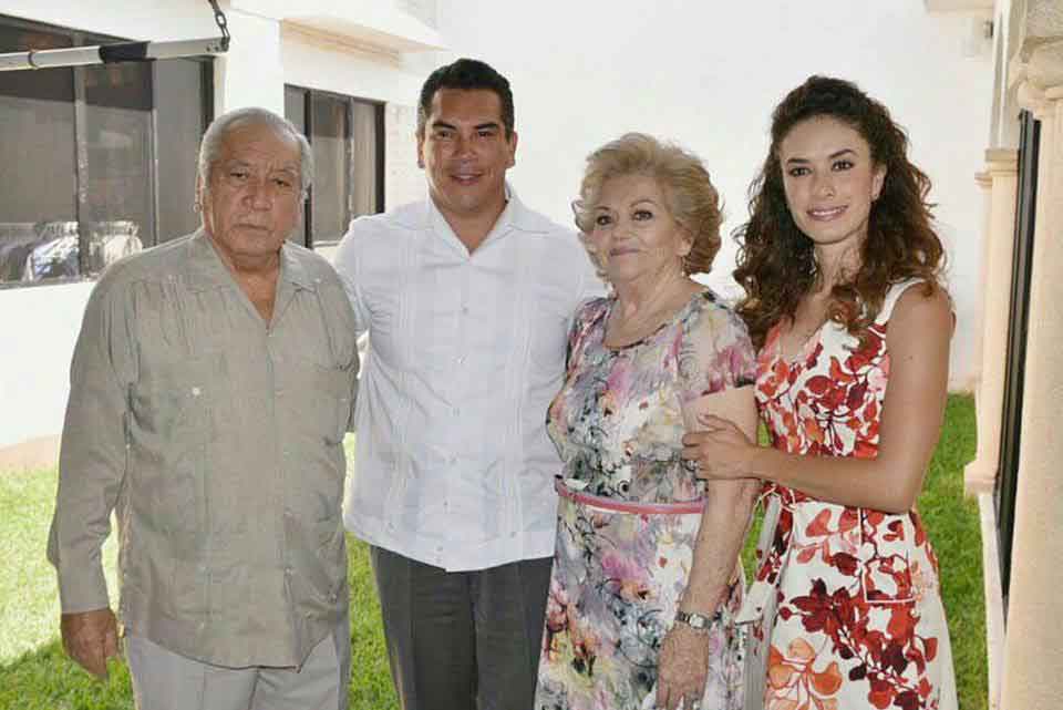 familiares de Alejandro Moreno 25