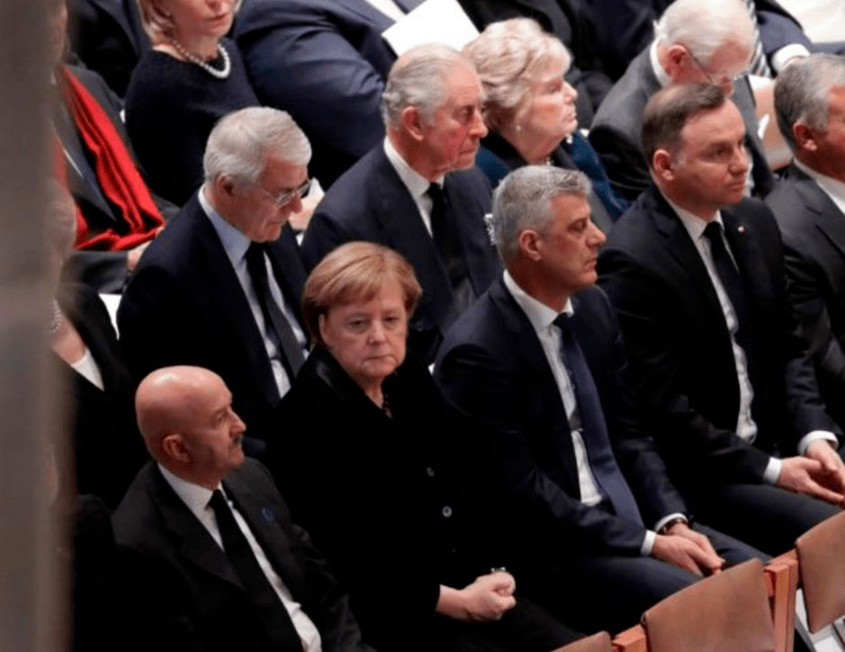 Gortari asiste al funeral Gortari asiste al funeral 8