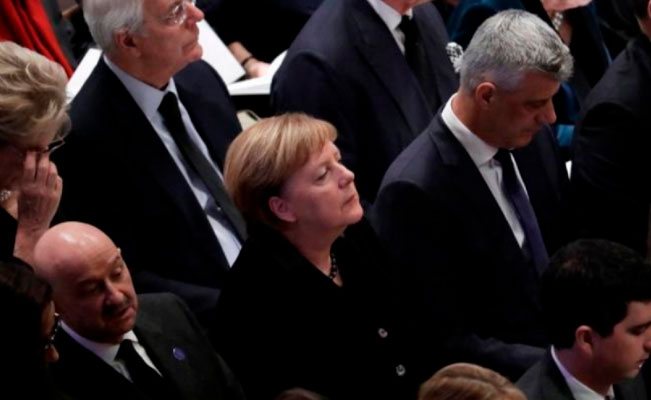 Gortari asiste al funeral Gortari asiste al funeral 9