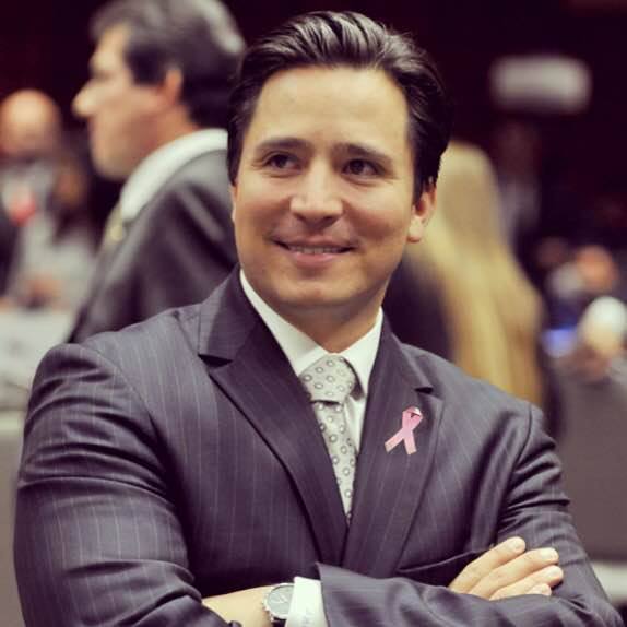 Juan pertenece a las comisiones de Economía, Energía y Gobernación (foto: Facebook).