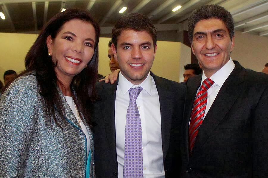 Carolina está casada con Ernesto Nemer, son padres de tres hijos, el único hombre ha seguido los pasos políticos de sus padres (foto: Twitter).